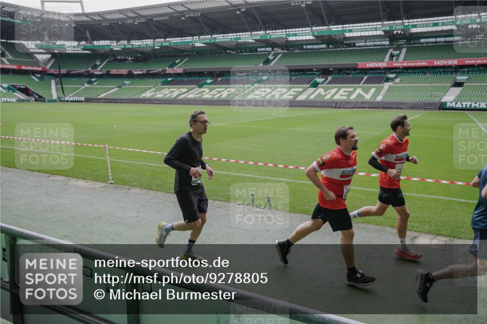 05.10.2025 - 20. swb-Marathon Bremen Michael Burmester http://msf.ph/oto/9278805 05.10.2025 12:59:47 Laufen im Stadion 27, 99, 226, 627, 807, 860, 954, 978, 1043, 1516, 1525, 1548, 1598, 1711, 1843, 1854, 2609, 2663, 2782, 2866, 2941, 2945, 3086, 3087, 3104, 3169, 3230, 3592, 3747, 3783, 3888, 4181, 4220, 4380, 4395, 4486, 4536, 4824, 4827, 5493, 5510, 6030, 6126, 6374, 6439, 6536, 6674, 6881, 7201, 7262, 7295, 7307, 7398, 7421, 7467, 7511, 7537, 7598, 7679, 7906, 7929, 8097, 8214, 8258, 8372, 8485, 8699, 8981, 9072, 10526, 219, 586, 667, 1229, 1843 meine-sportfotos.de