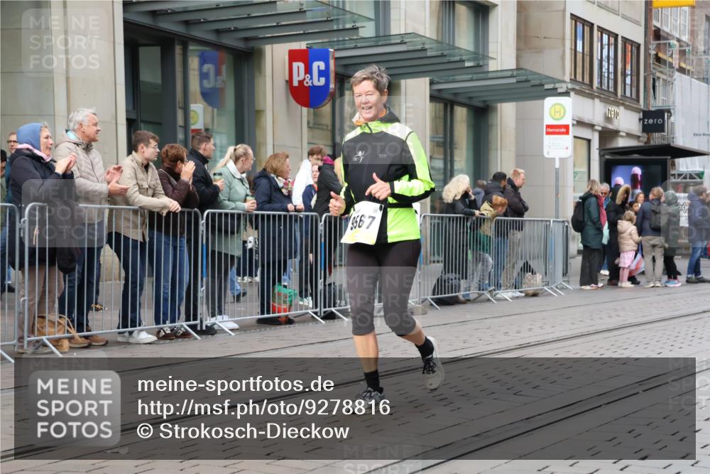 05.10.2025 - 20. swb-Marathon Bremen Strokosch-Dieckow http://msf.ph/oto/9278816 05.10.2025 11:15:15 Ziel 8844, 9567, 9767, 9768, 9959, 10976, 11112, 11113, 11440, 8844, 9567, 9767, 9768, 9959, 10976, 11112, 11113, 11440 meine-sportfotos.de
