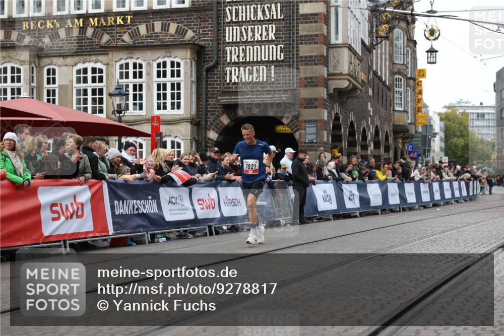 05.10.2025 - 20. swb-Marathon Bremen Yannick Fuchs http://msf.ph/oto/9278817 05.10.2025 12:42:26 Ziel 456, 1024, 1363 meine-sportfotos.de