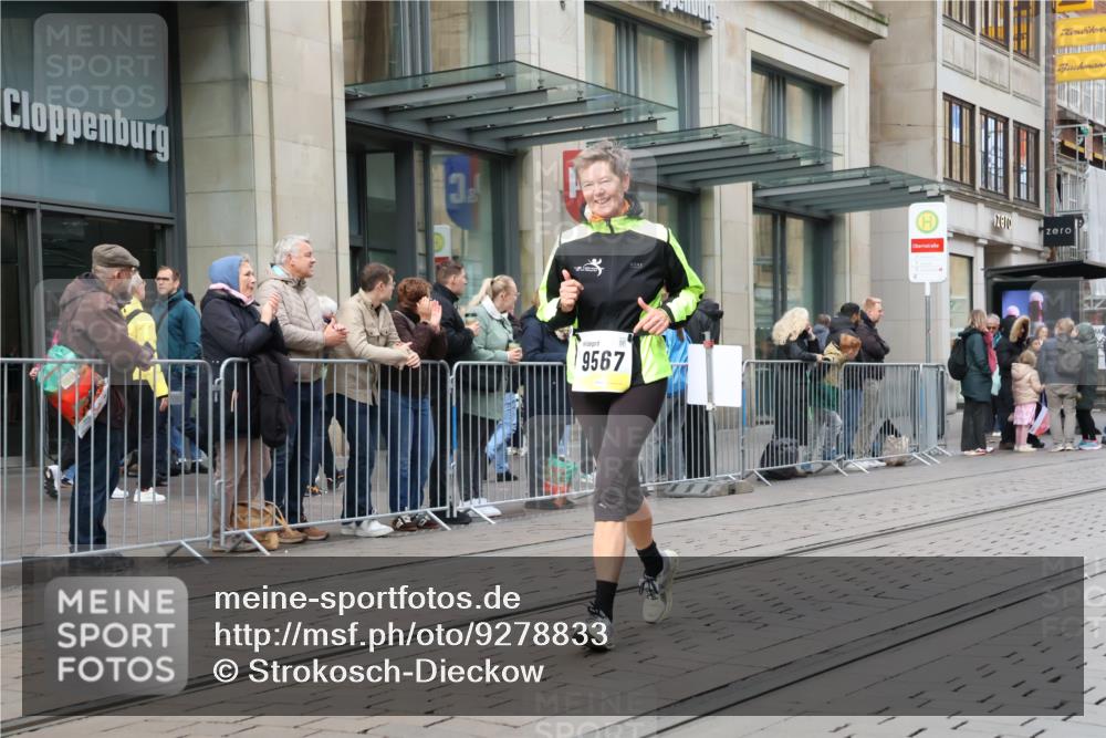 05.10.2025 - 20. swb-Marathon Bremen Strokosch-Dieckow http://msf.ph/oto/9278833 05.10.2025 11:15:15 Ziel 8844, 9567, 9767, 9768, 9959, 10976, 11112, 11113, 11440, 8844, 9567, 9767, 9768, 9959, 10976, 11112, 11113, 11440 meine-sportfotos.de