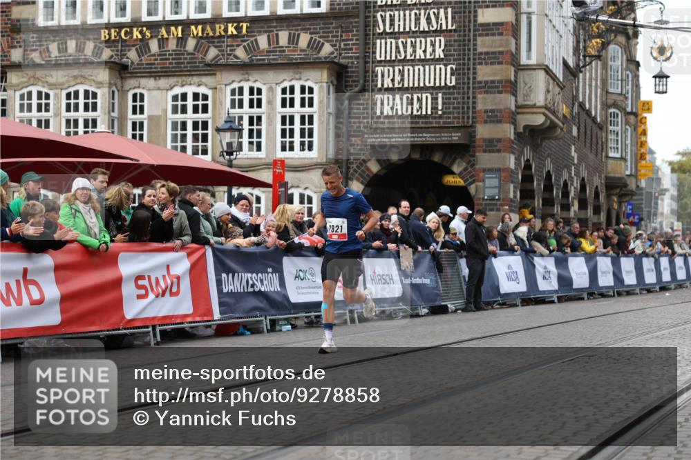 05.10.2025 - 20. swb-Marathon Bremen Yannick Fuchs http://msf.ph/oto/9278858 05.10.2025 12:42:26 Ziel 456, 1024, 1363 meine-sportfotos.de