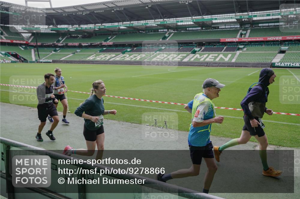 05.10.2025 - 20. swb-Marathon Bremen Michael Burmester http://msf.ph/oto/9278866 05.10.2025 12:59:55 Laufen im Stadion 27, 99, 226, 271, 491, 627, 807, 860, 954, 978, 1043, 1525, 1548, 1598, 1606, 1711, 1806, 2609, 2663, 2782, 2866, 2915, 2945, 3086, 3087, 3104, 3169, 3177, 3230, 3549, 3592, 3747, 3783, 3888, 4046, 4181, 4220, 4380, 4395, 4486, 4536, 4592, 4824, 4879, 5493, 5510, 5627, 6030, 6126, 6208, 6389, 6439, 6536, 6636, 6674, 6762, 6881, 7201, 7295, 7307, 7398, 7421, 7467, 7511, 7537, 7598, 7679, 7906, 7929, 8097, 8258, 8372, 8485, 8699, 8981, 9072, 10526, 219, 667, 1516, 1843 meine-sportfotos.de