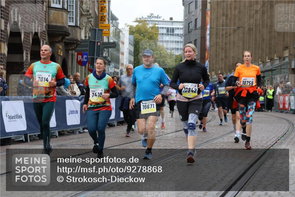 05.10.2025 - 20. swb-Marathon Bremen Strokosch-Dieckow http://msf.ph/oto/9278868 05.10.2025 11:13:51 Ziel 7014, 7410, 9631, 9667, 9946, 10000, 10671, 10756, 10842, 11541, 11652, 11653 meine-sportfotos.de