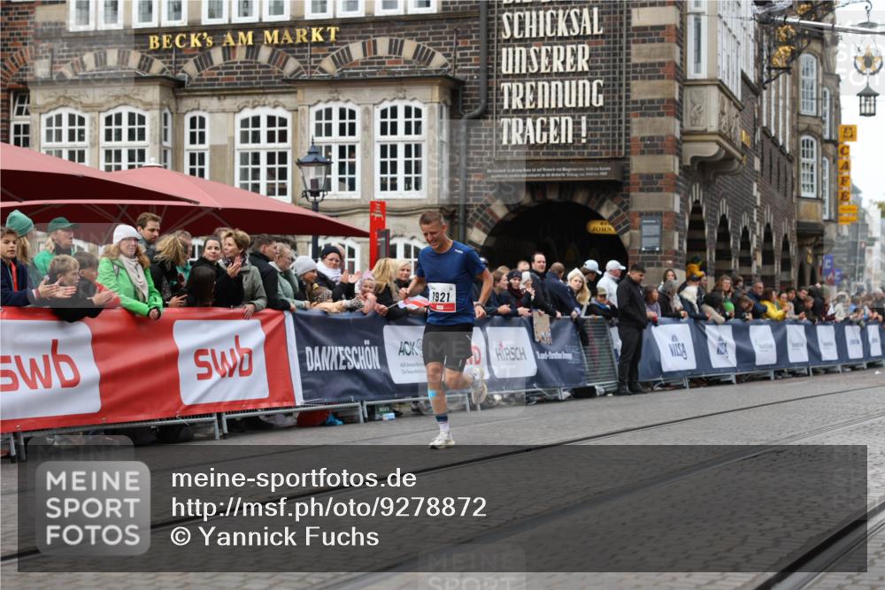 05.10.2025 - 20. swb-Marathon Bremen Yannick Fuchs http://msf.ph/oto/9278872 05.10.2025 12:42:26 Ziel 456, 1024, 1363 meine-sportfotos.de