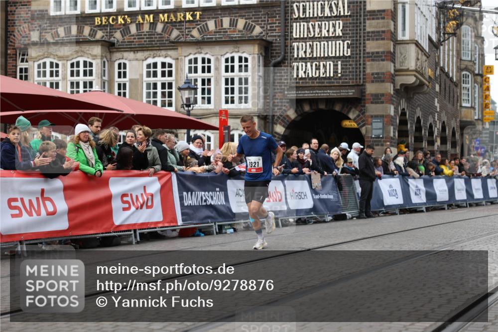05.10.2025 - 20. swb-Marathon Bremen Yannick Fuchs http://msf.ph/oto/9278876 05.10.2025 12:42:27 Ziel 456, 1024, 1363, 1921 meine-sportfotos.de