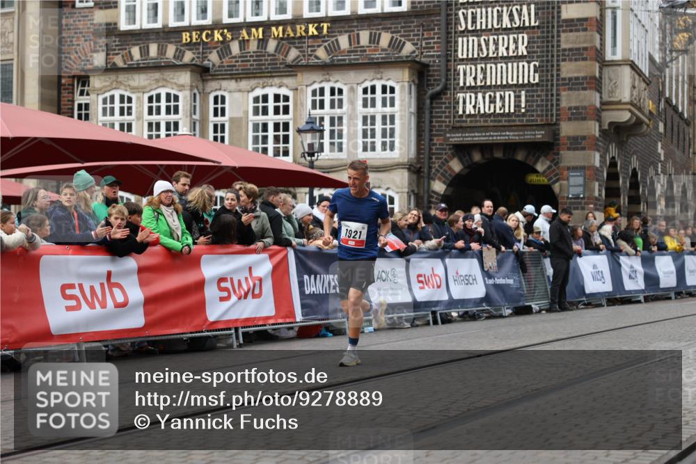 05.10.2025 - 20. swb-Marathon Bremen Yannick Fuchs http://msf.ph/oto/9278889 05.10.2025 12:42:27 Ziel 456, 1024, 1363, 1921 meine-sportfotos.de
