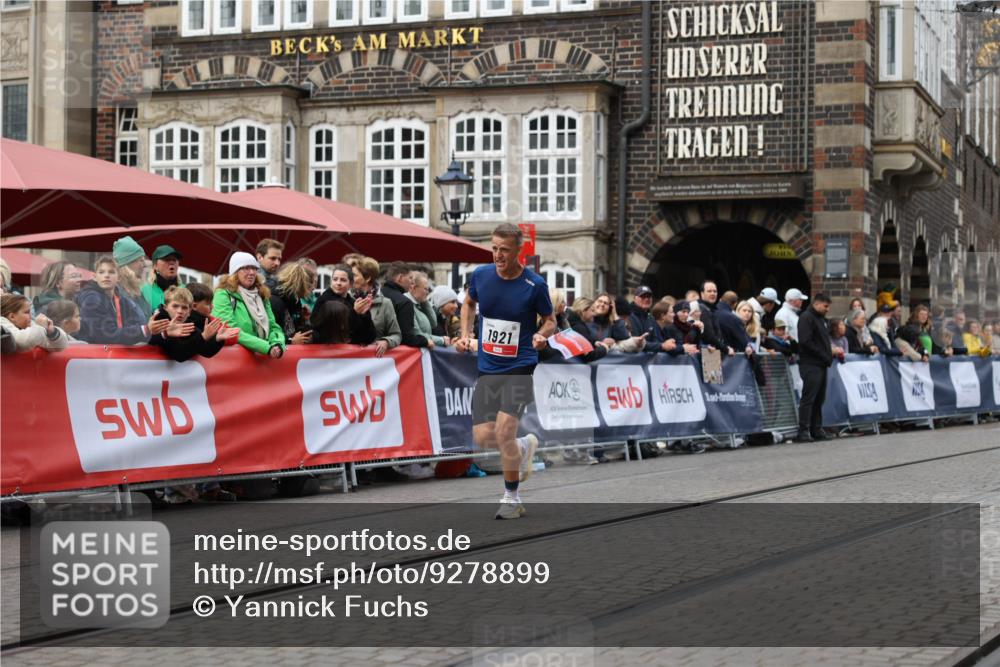 05.10.2025 - 20. swb-Marathon Bremen Yannick Fuchs http://msf.ph/oto/9278899 05.10.2025 12:42:27 Ziel 456, 1024, 1363, 1921 meine-sportfotos.de