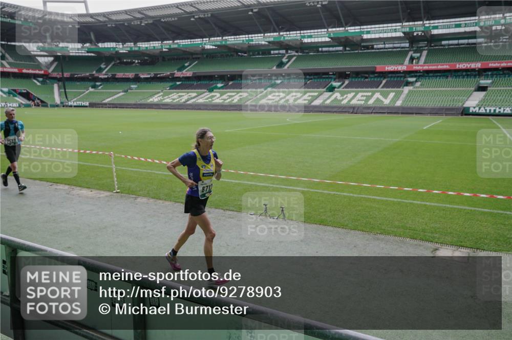 05.10.2025 - 20. swb-Marathon Bremen Michael Burmester http://msf.ph/oto/9278903 05.10.2025 12:59:59 Laufen im Stadion 27, 47, 99, 226, 271, 283, 491, 627, 807, 860, 954, 978, 1043, 1525, 1548, 1606, 1711, 1806, 2518, 2609, 2782, 2866, 2915, 2945, 3040, 3086, 3087, 3104, 3169, 3177, 3230, 3549, 3592, 3747, 3783, 3888, 4046, 4181, 4220, 4380, 4395, 4536, 4592, 4824, 4879, 5493, 5510, 5627, 6126, 6208, 6389, 6439, 6536, 6636, 6674, 6762, 6881, 7201, 7295, 7307, 7398, 7421, 7467, 7511, 7537, 7598, 7679, 7906, 7929, 8097, 8258, 8372, 8485, 8699, 8981, 9072, 219, 667, 1516, 1598, 1843 meine-sportfotos.de