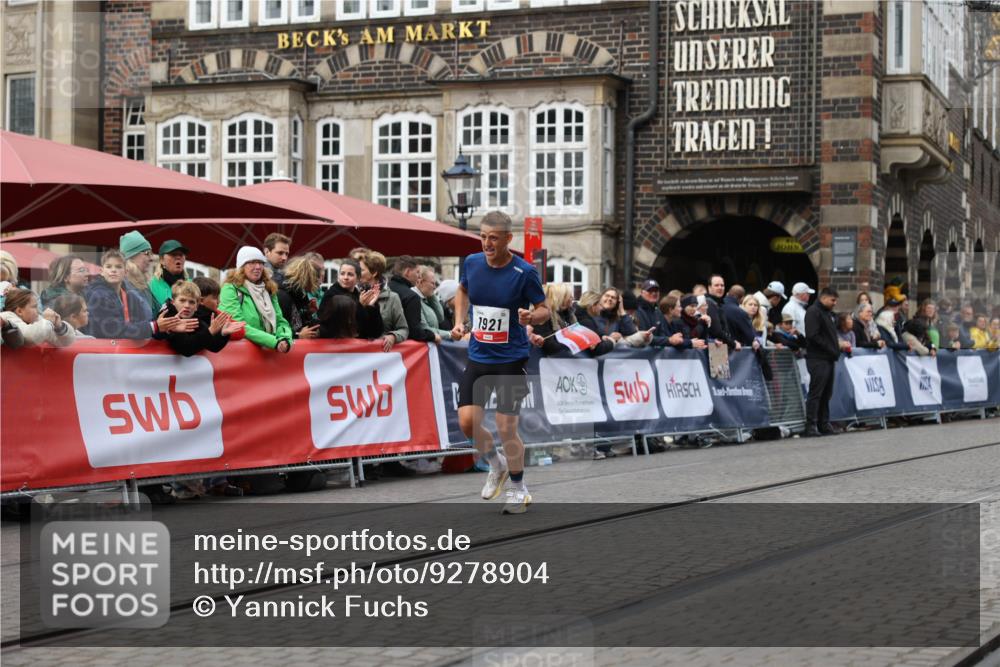 05.10.2025 - 20. swb-Marathon Bremen Yannick Fuchs http://msf.ph/oto/9278904 05.10.2025 12:42:27 Ziel 456, 1024, 1363, 1921 meine-sportfotos.de