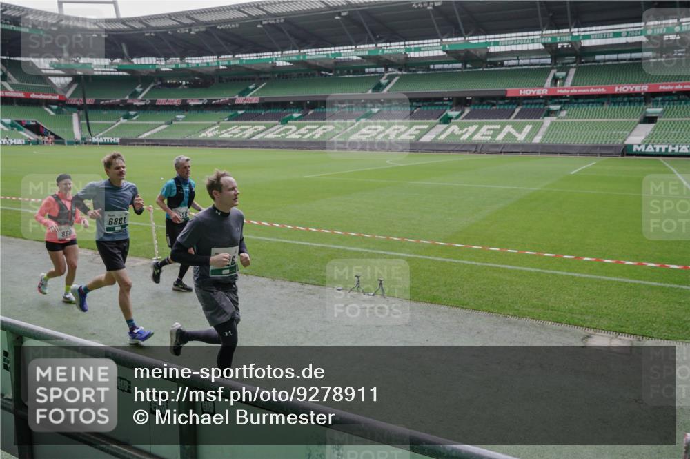 05.10.2025 - 20. swb-Marathon Bremen Michael Burmester http://msf.ph/oto/9278911 05.10.2025 13:00:00 Laufen im Stadion 27, 47, 99, 226, 271, 283, 491, 627, 807, 860, 954, 978, 1043, 1525, 1548, 1606, 1806, 2518, 2609, 2782, 2866, 2915, 2945, 3040, 3086, 3087, 3104, 3169, 3177, 3230, 3237, 3549, 3592, 3783, 3888, 4046, 4181, 4220, 4380, 4395, 4536, 4592, 4824, 4879, 5493, 5510, 5627, 6126, 6208, 6389, 6439, 6536, 6636, 6674, 6762, 6881, 7201, 7295, 7307, 7398, 7421, 7467, 7511, 7537, 7598, 7679, 7906, 7929, 8258, 8372, 8485, 8699, 8981, 9072, 219, 667, 1516, 1598, 1843 meine-sportfotos.de