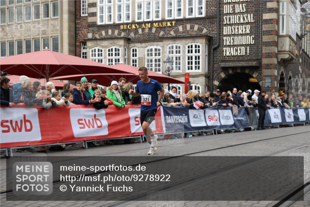 05.10.2025 - 20. swb-Marathon Bremen Yannick Fuchs http://msf.ph/oto/9278922 05.10.2025 12:42:27 Ziel 456, 1024, 1363, 1921 meine-sportfotos.de