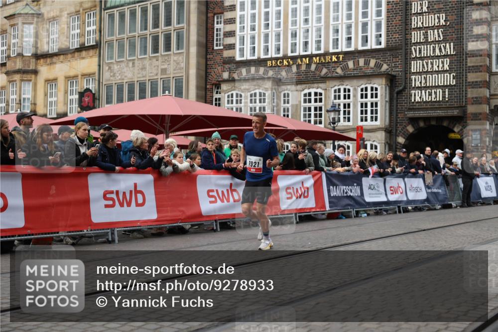 05.10.2025 - 20. swb-Marathon Bremen Yannick Fuchs http://msf.ph/oto/9278933 05.10.2025 12:42:27 Ziel 456, 1024, 1363, 1921 meine-sportfotos.de