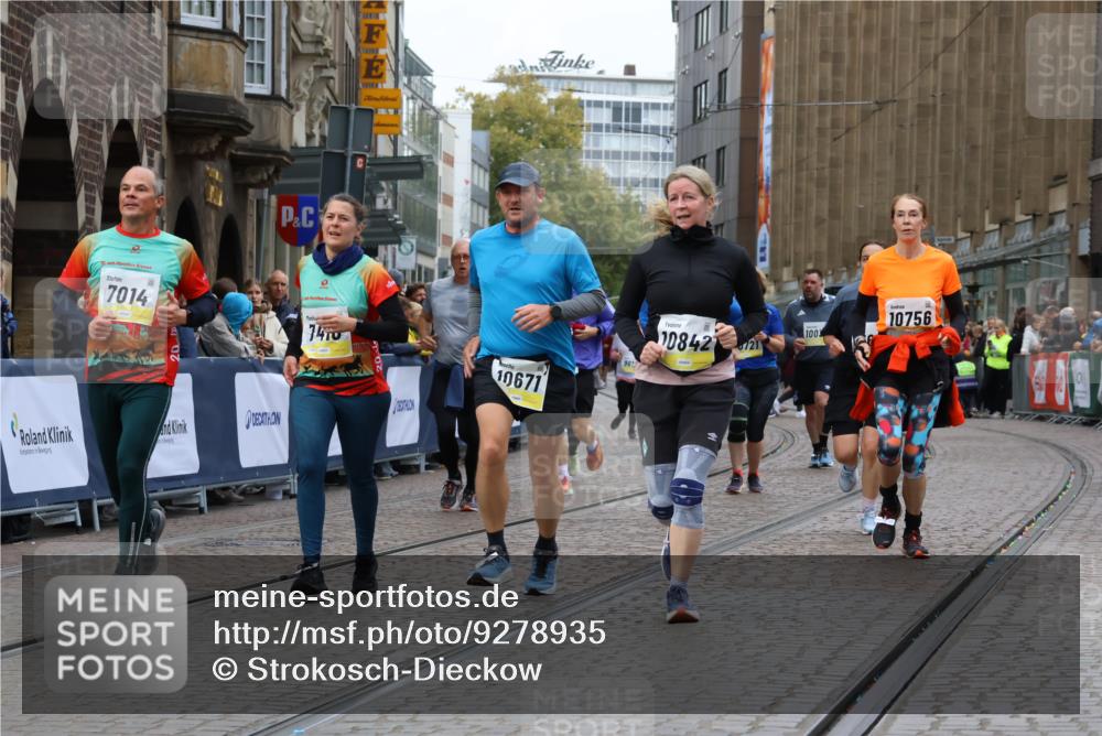 05.10.2025 - 20. swb-Marathon Bremen Strokosch-Dieckow http://msf.ph/oto/9278935 05.10.2025 11:13:51 Ziel 7014, 7410, 9631, 9667, 9946, 10000, 10671, 10756, 10842, 11541, 11652, 11653 meine-sportfotos.de