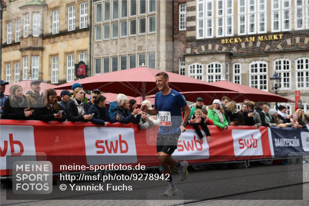05.10.2025 - 20. swb-Marathon Bremen Yannick Fuchs http://msf.ph/oto/9278942 05.10.2025 12:42:28 Ziel 456, 1024, 1363, 1921 meine-sportfotos.de