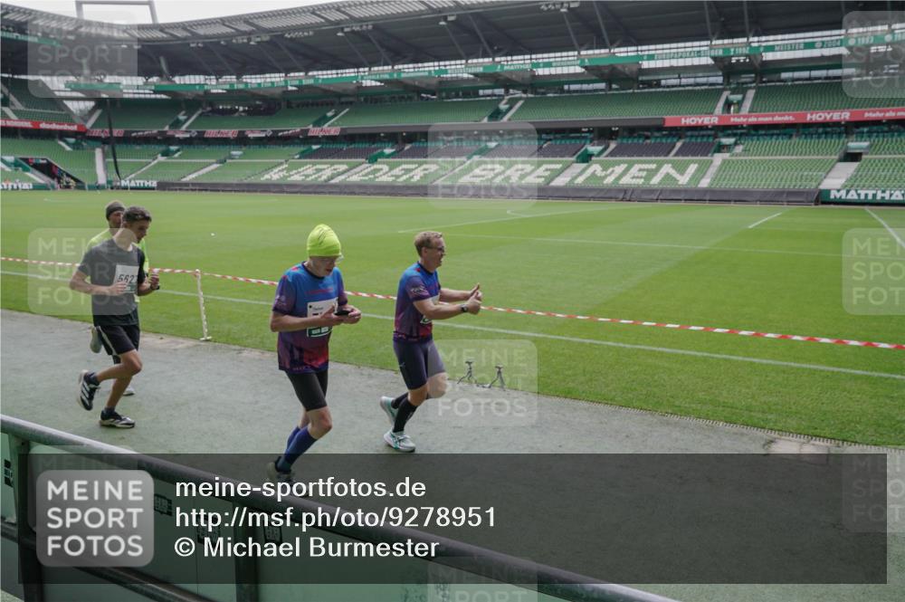 05.10.2025 - 20. swb-Marathon Bremen Michael Burmester http://msf.ph/oto/9278951 05.10.2025 13:00:05 Laufen im Stadion 47, 99, 226, 271, 283, 491, 627, 694, 860, 954, 978, 1525, 1548, 1606, 1806, 2518, 2609, 2745, 2782, 2866, 2915, 2945, 3040, 3086, 3087, 3104, 3160, 3169, 3177, 3230, 3237, 3549, 3592, 3783, 3888, 4046, 4181, 4202, 4220, 4380, 4536, 4592, 4661, 4824, 4879, 5493, 5510, 5627, 6126, 6208, 6389, 6439, 6536, 6636, 6674, 6762, 6881, 7295, 7307, 7398, 7421, 7467, 7537, 7598, 7679, 7906, 7929, 8258, 8372, 8699, 8981, 9072, 27, 807, 1043, 1516, 1598, 1843 meine-sportfotos.de