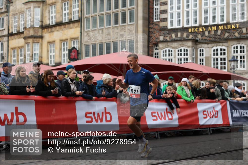 05.10.2025 - 20. swb-Marathon Bremen Yannick Fuchs http://msf.ph/oto/9278954 05.10.2025 12:42:28 Ziel 456, 1024, 1363, 1921 meine-sportfotos.de