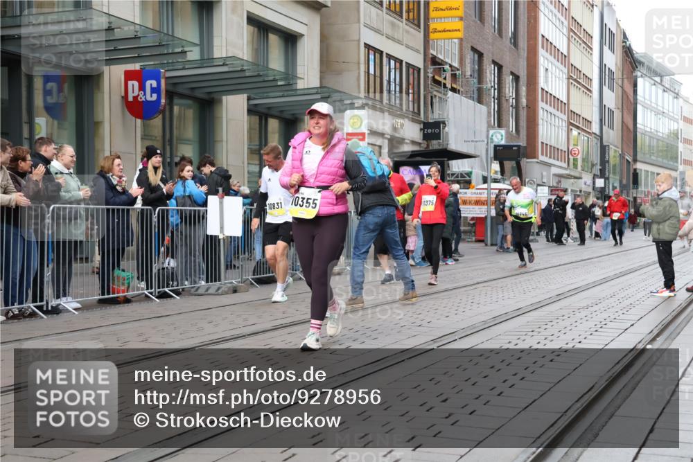 05.10.2025 - 20. swb-Marathon Bremen Strokosch-Dieckow http://msf.ph/oto/9278956 05.10.2025 11:15:27 Ziel 8476, 9567, 10355, 11375, 11440, 8476, 9567, 10355, 11375, 11440 meine-sportfotos.de