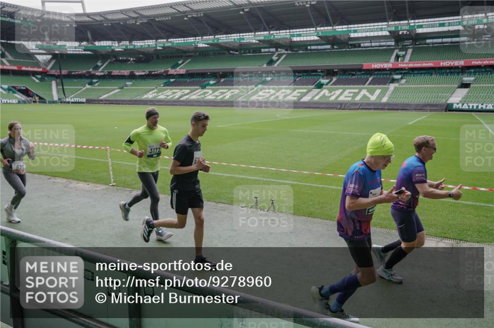 05.10.2025 - 20. swb-Marathon Bremen Michael Burmester http://msf.ph/oto/9278960 05.10.2025 13:00:06 Laufen im Stadion 47, 99, 226, 271, 283, 491, 498, 627, 694, 860, 954, 978, 1525, 1548, 1606, 1806, 2518, 2609, 2745, 2782, 2866, 2915, 2945, 3040, 3086, 3087, 3104, 3160, 3169, 3177, 3230, 3237, 3549, 3592, 3783, 4034, 4035, 4046, 4181, 4202, 4220, 4380, 4536, 4592, 4661, 4824, 4879, 5493, 5627, 6126, 6208, 6389, 6439, 6536, 6636, 6674, 6762, 6881, 7295, 7307, 7398, 7421, 7467, 7537, 7598, 7679, 7906, 8258, 8372, 8699, 8981, 9072, 27, 807, 1043, 1516, 1598, 1843 meine-sportfotos.de