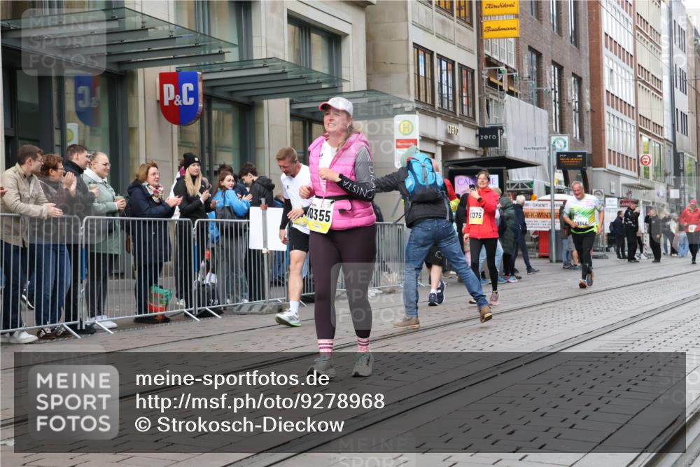 05.10.2025 - 20. swb-Marathon Bremen Strokosch-Dieckow http://msf.ph/oto/9278968 05.10.2025 11:15:27 Ziel 8476, 9567, 10355, 11375, 11440, 8476, 9567, 10355, 11375, 11440 meine-sportfotos.de