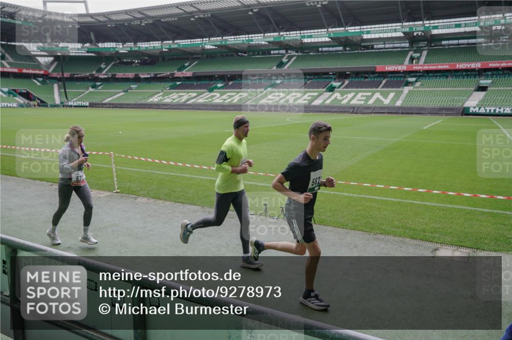 05.10.2025 - 20. swb-Marathon Bremen Michael Burmester http://msf.ph/oto/9278973 05.10.2025 13:00:06 Laufen im Stadion 47, 99, 226, 271, 283, 491, 498, 627, 694, 860, 954, 978, 1525, 1548, 1606, 1806, 2518, 2609, 2745, 2782, 2866, 2915, 2945, 3040, 3086, 3087, 3104, 3160, 3169, 3177, 3230, 3237, 3549, 3592, 3783, 4034, 4035, 4046, 4181, 4202, 4220, 4380, 4536, 4592, 4661, 4824, 4879, 5493, 5627, 6126, 6208, 6389, 6439, 6536, 6636, 6674, 6762, 6881, 7295, 7307, 7398, 7421, 7467, 7537, 7598, 7679, 7906, 8258, 8372, 8699, 8981, 9072, 27, 807, 1043, 1516, 1598, 1843 meine-sportfotos.de