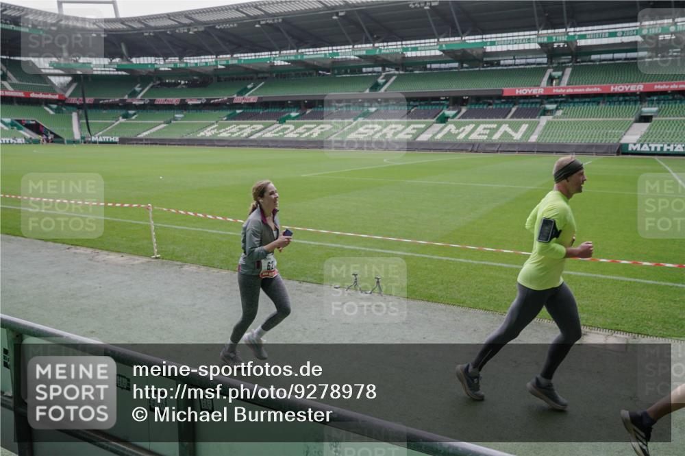 05.10.2025 - 20. swb-Marathon Bremen Michael Burmester http://msf.ph/oto/9278978 05.10.2025 13:00:07 Laufen im Stadion 47, 99, 226, 271, 283, 491, 498, 627, 694, 860, 954, 978, 1525, 1548, 1606, 1806, 2518, 2609, 2745, 2782, 2866, 2915, 2945, 3040, 3086, 3087, 3104, 3160, 3169, 3177, 3230, 3237, 3549, 3592, 3783, 4034, 4035, 4046, 4181, 4202, 4220, 4380, 4536, 4592, 4661, 4824, 4879, 5493, 5627, 6126, 6208, 6389, 6439, 6536, 6636, 6674, 6762, 6881, 7295, 7307, 7398, 7421, 7467, 7537, 7598, 7679, 7906, 8258, 8372, 8699, 8981, 9072, 27, 807, 1043, 1516, 1598, 1843 meine-sportfotos.de