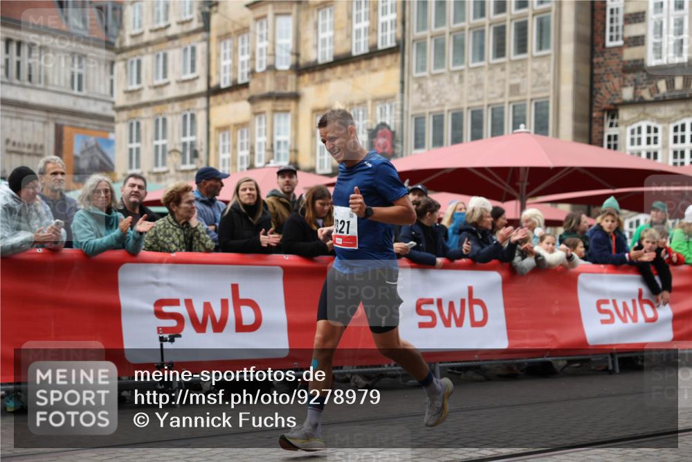 05.10.2025 - 20. swb-Marathon Bremen Yannick Fuchs http://msf.ph/oto/9278979 05.10.2025 12:42:28 Ziel 456, 1024, 1363, 1921 meine-sportfotos.de