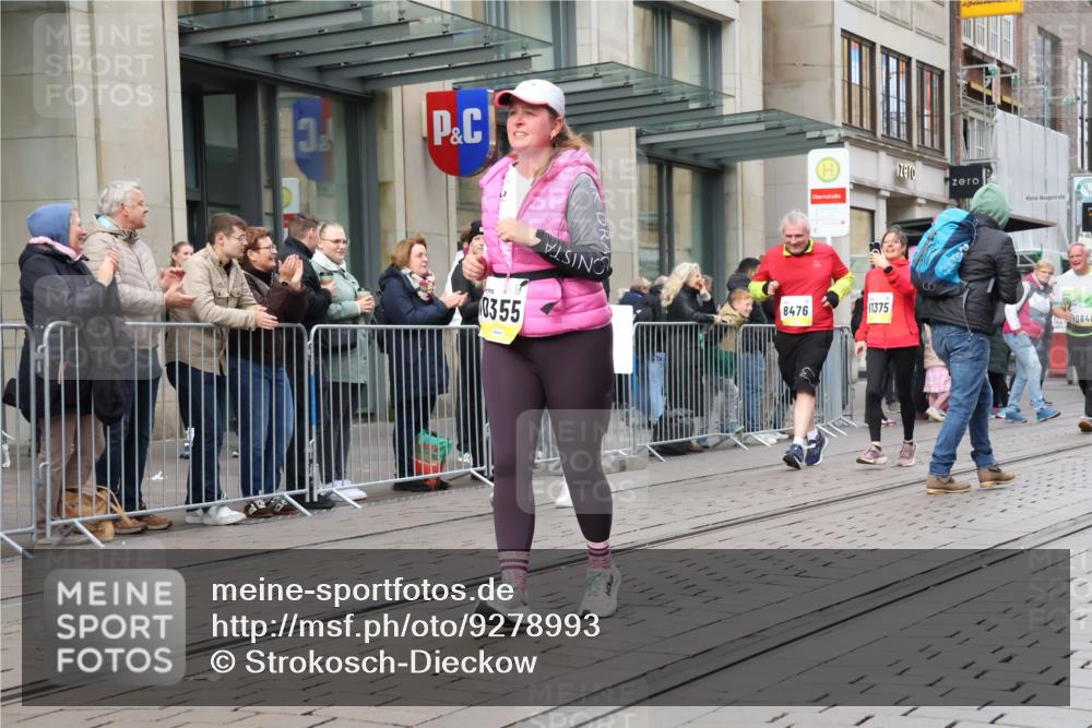 05.10.2025 - 20. swb-Marathon Bremen Strokosch-Dieckow http://msf.ph/oto/9278993 05.10.2025 11:15:28 Ziel 8476, 9567, 10355, 11375, 11440, 8476, 9567, 10355, 11375, 11440 meine-sportfotos.de