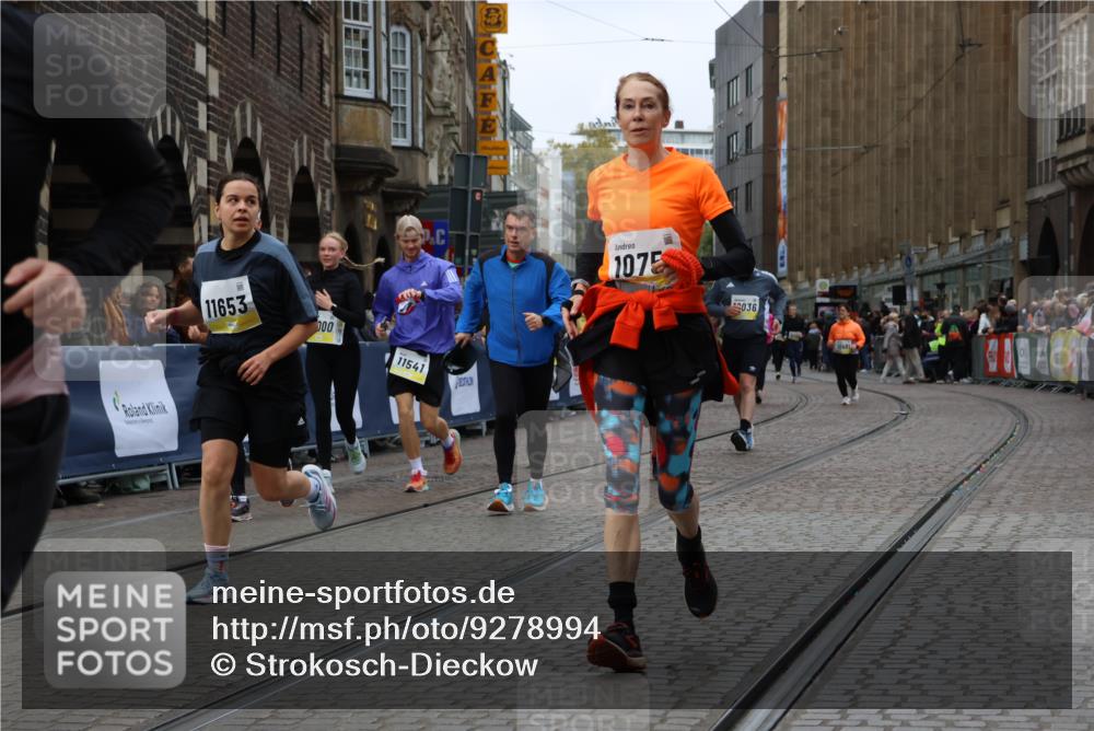 05.10.2025 - 20. swb-Marathon Bremen Strokosch-Dieckow http://msf.ph/oto/9278994 05.10.2025 11:13:54 Ziel 7014, 7410, 9342, 9631, 9667, 9946, 10000, 10036, 10512, 10671, 10721, 10756, 10842, 11541, 11548, 11652, 11653 meine-sportfotos.de