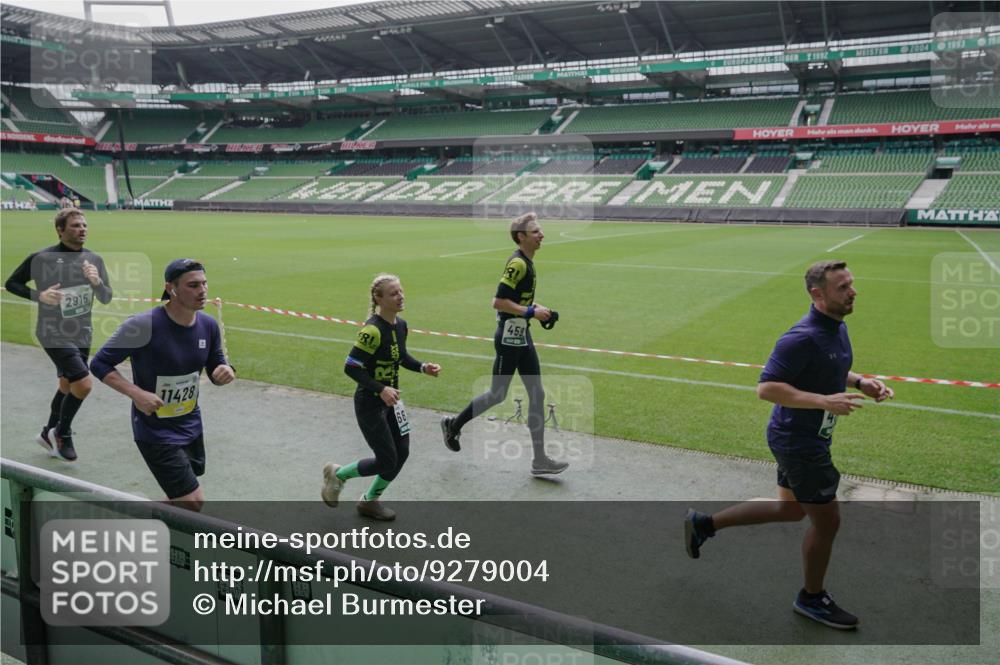 05.10.2025 - 20. swb-Marathon Bremen Michael Burmester http://msf.ph/oto/9279004 05.10.2025 13:00:10 Laufen im Stadion 47, 99, 226, 271, 283, 491, 498, 575, 627, 694, 860, 954, 978, 1116, 1471, 1525, 1548, 1606, 1806, 2007, 2504, 2518, 2609, 2745, 2782, 2866, 2915, 3040, 3086, 3087, 3104, 3160, 3169, 3177, 3230, 3237, 3293, 3549, 3592, 3605, 3783, 4034, 4035, 4046, 4181, 4202, 4220, 4380, 4536, 4592, 4661, 4824, 4879, 5493, 5627, 6126, 6208, 6389, 6439, 6536, 6636, 6674, 6704, 6762, 6881, 7295, 7307, 7398, 7421, 7537, 7598, 7679, 8258, 8372, 8699, 8981, 9072, 27, 807, 1043, 1516, 1598 meine-sportfotos.de