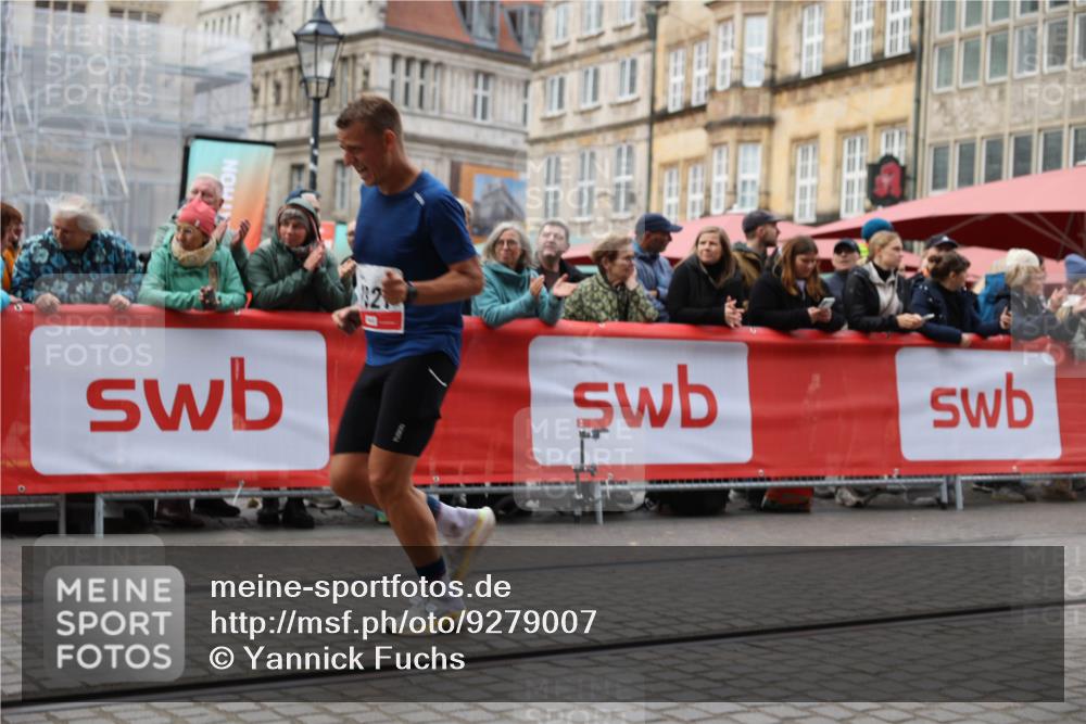 05.10.2025 - 20. swb-Marathon Bremen Yannick Fuchs http://msf.ph/oto/9279007 05.10.2025 12:42:29 Ziel 456, 1024, 1363, 1921 meine-sportfotos.de