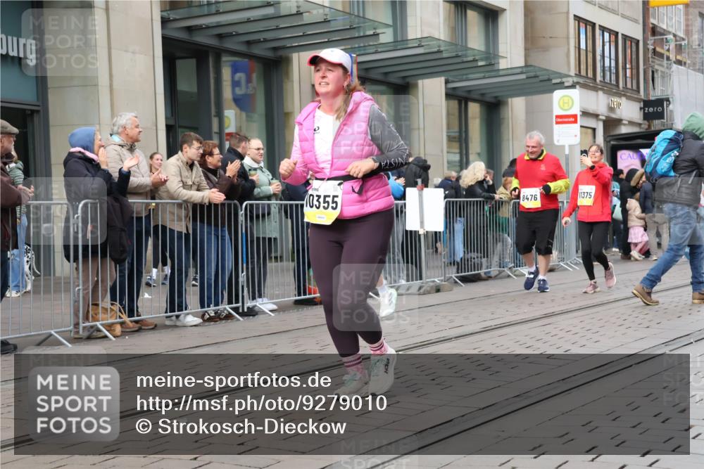 05.10.2025 - 20. swb-Marathon Bremen Strokosch-Dieckow http://msf.ph/oto/9279010 05.10.2025 11:15:28 Ziel 8476, 9567, 10355, 11375, 11440, 8476, 9567, 10355, 11375, 11440 meine-sportfotos.de