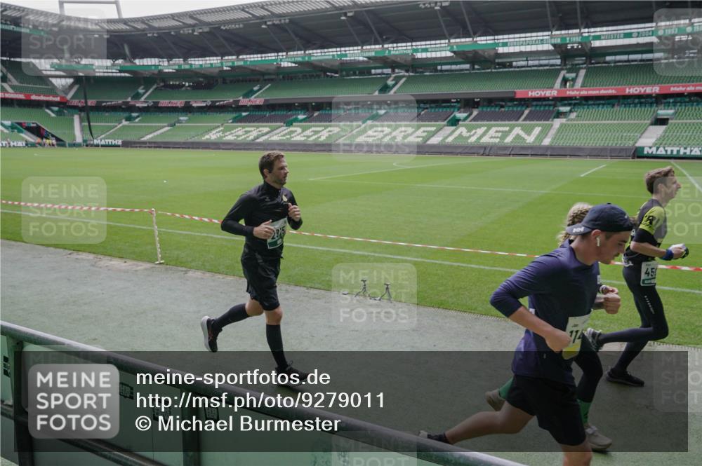 05.10.2025 - 20. swb-Marathon Bremen Michael Burmester http://msf.ph/oto/9279011 05.10.2025 13:00:11 Laufen im Stadion 47, 99, 226, 271, 283, 491, 498, 575, 627, 694, 860, 954, 978, 1017, 1116, 1471, 1525, 1548, 1606, 1806, 2007, 2504, 2518, 2609, 2745, 2782, 2866, 2915, 3040, 3086, 3087, 3104, 3160, 3169, 3177, 3230, 3237, 3293, 3549, 3592, 3605, 3783, 4034, 4035, 4046, 4181, 4202, 4220, 4380, 4536, 4592, 4661, 4824, 4879, 5493, 5610, 5627, 6126, 6208, 6389, 6439, 6536, 6636, 6674, 6704, 6762, 6881, 7295, 7307, 7421, 7537, 7598, 7679, 8258, 8372, 8699, 8981, 9072, 27, 807, 1043, 1516, 1598 meine-sportfotos.de