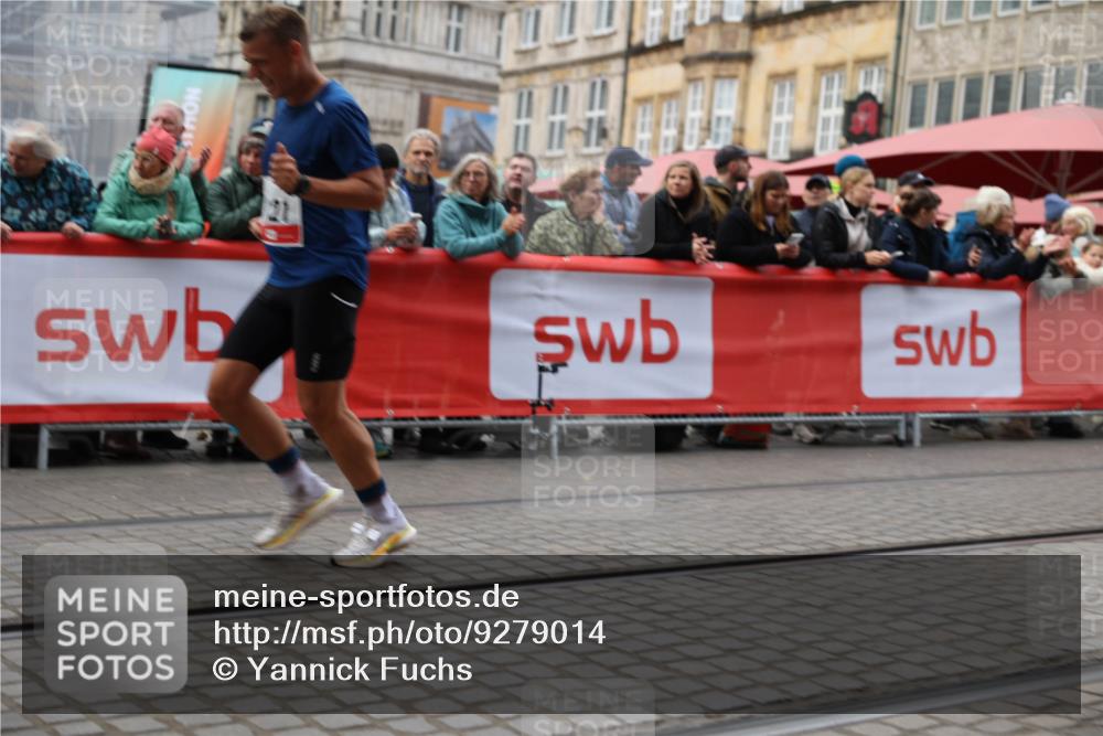 05.10.2025 - 20. swb-Marathon Bremen Yannick Fuchs http://msf.ph/oto/9279014 05.10.2025 12:42:29 Ziel 456, 1024, 1363, 1921 meine-sportfotos.de