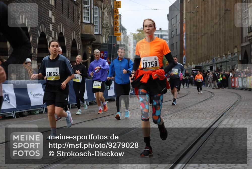 05.10.2025 - 20. swb-Marathon Bremen Strokosch-Dieckow http://msf.ph/oto/9279028 05.10.2025 11:13:54 Ziel 7014, 7410, 9342, 9631, 9667, 9946, 10000, 10036, 10512, 10671, 10721, 10756, 10842, 11541, 11548, 11652, 11653 meine-sportfotos.de