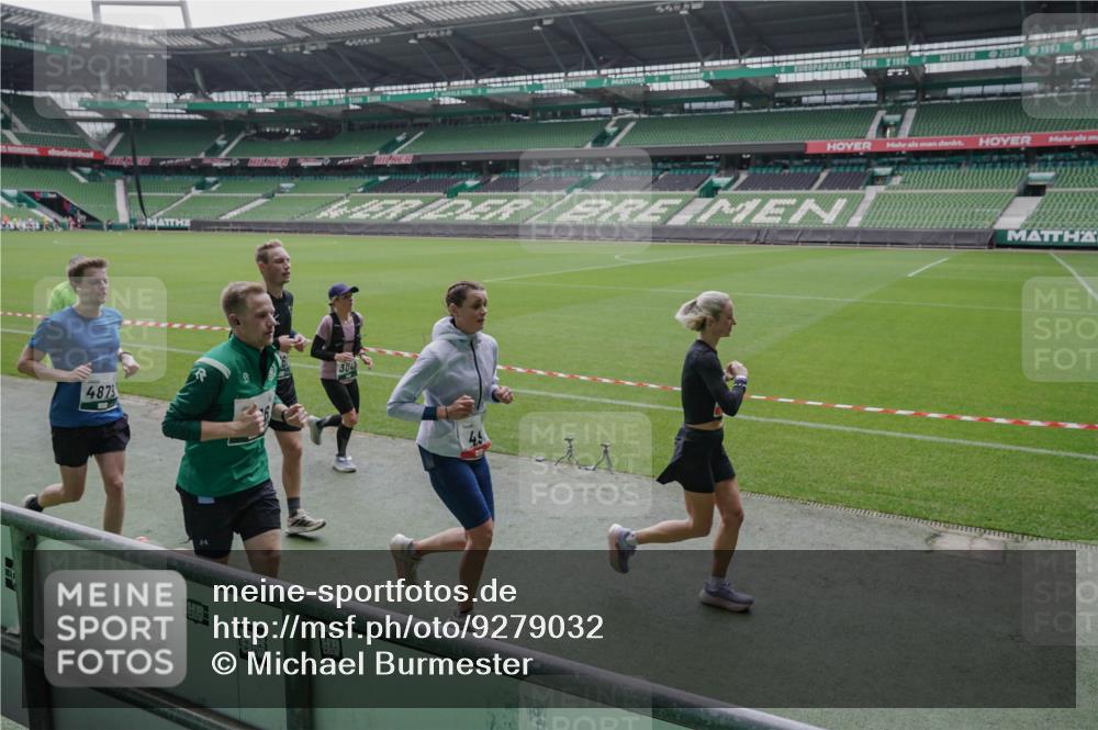 05.10.2025 - 20. swb-Marathon Bremen Michael Burmester http://msf.ph/oto/9279032 05.10.2025 13:00:14 Laufen im Stadion 47, 271, 283, 491, 498, 575, 627, 694, 860, 954, 978, 1017, 1116, 1471, 1525, 1548, 1606, 1806, 2007, 2504, 2518, 2609, 2745, 2782, 2866, 2915, 3040, 3104, 3160, 3169, 3177, 3230, 3237, 3293, 3549, 3592, 3605, 3783, 4034, 4035, 4046, 4181, 4202, 4220, 4502, 4536, 4592, 4661, 4824, 4879, 5493, 5610, 5627, 6027, 6126, 6208, 6389, 6439, 6536, 6636, 6674, 6704, 6762, 6881, 7295, 7307, 7421, 7537, 7598, 7679, 8258, 8372, 8699, 8981, 27, 807, 1043, 1516, 1598 meine-sportfotos.de