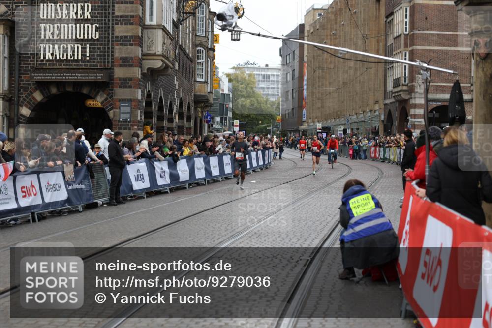 05.10.2025 - 20. swb-Marathon Bremen Yannick Fuchs http://msf.ph/oto/9279036 05.10.2025 12:42:35 Ziel 456, 1921 meine-sportfotos.de