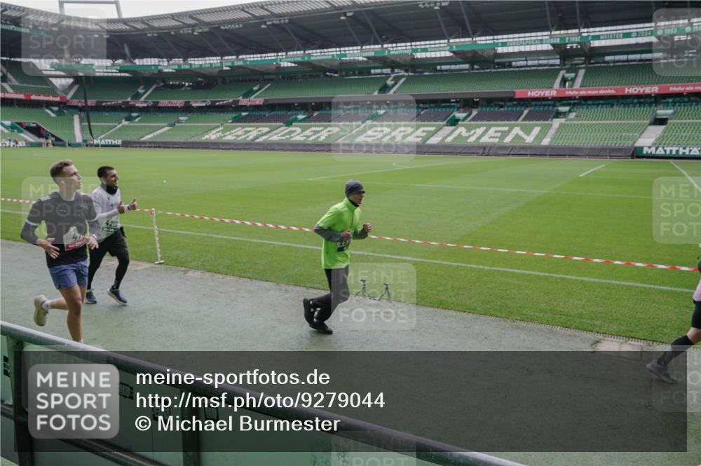 05.10.2025 - 20. swb-Marathon Bremen Michael Burmester http://msf.ph/oto/9279044 05.10.2025 13:00:16 Laufen im Stadion 47, 52, 271, 283, 491, 498, 575, 627, 694, 860, 954, 978, 1017, 1116, 1471, 1525, 1548, 1606, 1806, 2007, 2504, 2518, 2609, 2745, 2782, 2866, 2915, 3040, 3104, 3160, 3169, 3177, 3230, 3237, 3293, 3549, 3592, 3605, 3783, 4034, 4035, 4046, 4181, 4202, 4220, 4502, 4536, 4592, 4661, 4824, 4879, 5493, 5610, 5627, 5663, 6027, 6057, 6126, 6208, 6389, 6439, 6536, 6636, 6674, 6704, 6762, 6881, 7295, 7307, 7537, 7598, 7679, 8258, 8699, 27, 807, 1043, 1598 meine-sportfotos.de
