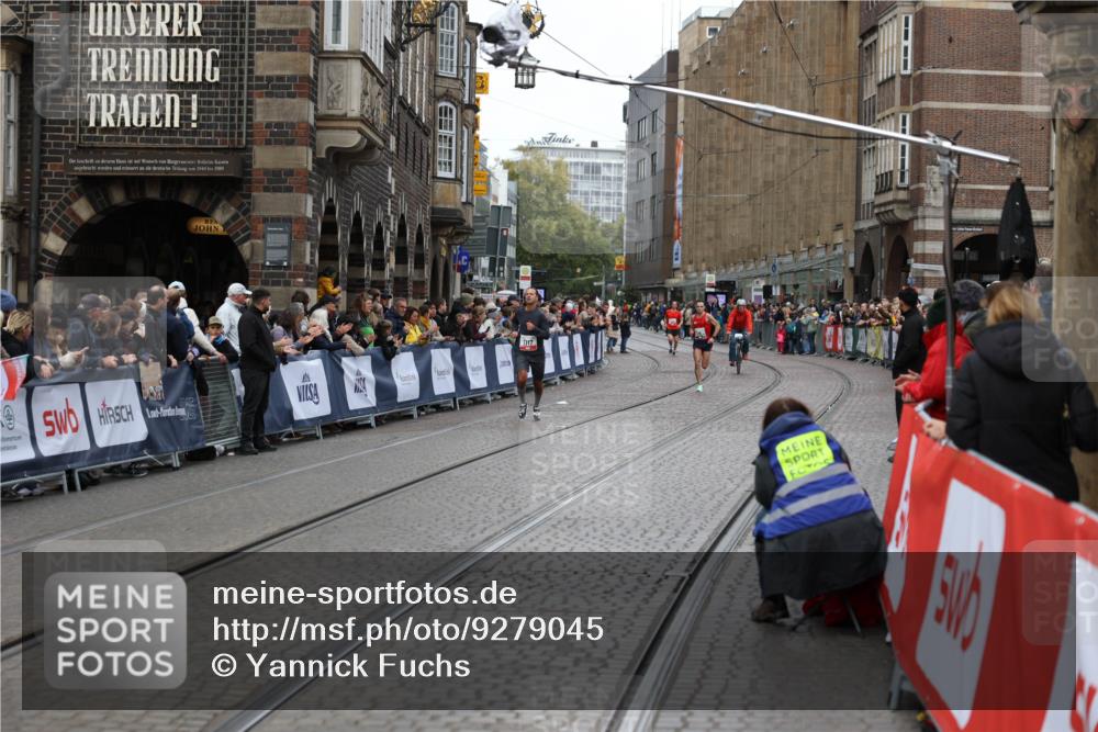 05.10.2025 - 20. swb-Marathon Bremen Yannick Fuchs http://msf.ph/oto/9279045 05.10.2025 12:42:35 Ziel 456, 1921 meine-sportfotos.de