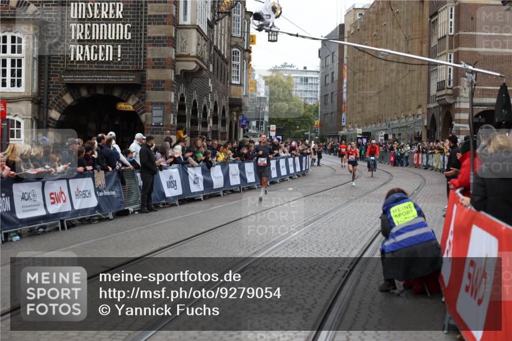 05.10.2025 - 20. swb-Marathon Bremen Yannick Fuchs http://msf.ph/oto/9279054 05.10.2025 12:42:35 Ziel 456, 1921 meine-sportfotos.de