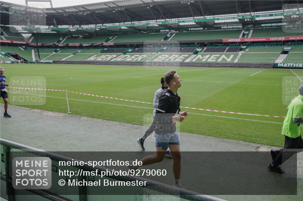 05.10.2025 - 20. swb-Marathon Bremen Michael Burmester http://msf.ph/oto/9279060 05.10.2025 13:00:17 Laufen im Stadion 47, 52, 271, 283, 491, 498, 575, 627, 694, 860, 954, 978, 1017, 1116, 1182, 1471, 1525, 1548, 1606, 1806, 2007, 2504, 2518, 2609, 2745, 2782, 2866, 2915, 3040, 3104, 3160, 3169, 3177, 3230, 3237, 3293, 3549, 3592, 3605, 3783, 4034, 4035, 4046, 4181, 4202, 4220, 4502, 4536, 4592, 4661, 4824, 4879, 5272, 5493, 5610, 5627, 5663, 6027, 6057, 6126, 6208, 6389, 6439, 6536, 6636, 6674, 6704, 6762, 6881, 7295, 7307, 7537, 7598, 7679, 8258, 8699, 27, 807, 1043, 1598 meine-sportfotos.de