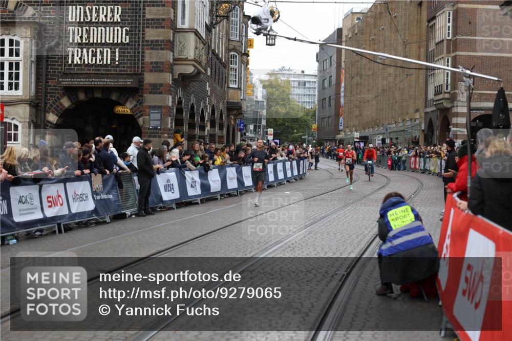 05.10.2025 - 20. swb-Marathon Bremen Yannick Fuchs http://msf.ph/oto/9279065 05.10.2025 12:42:35 Ziel 456, 1921 meine-sportfotos.de