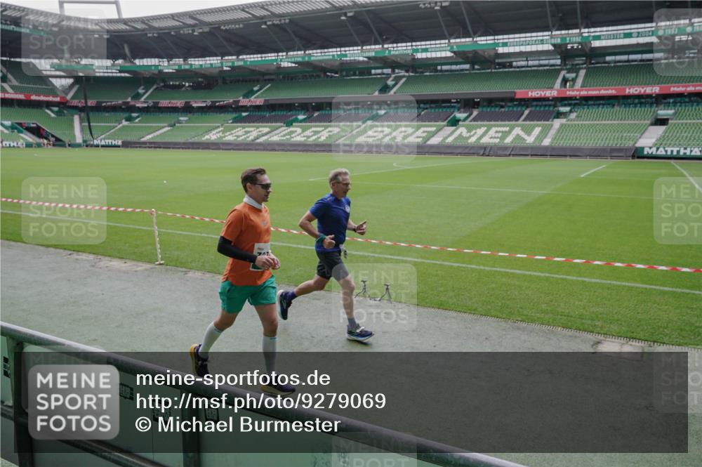 05.10.2025 - 20. swb-Marathon Bremen Michael Burmester http://msf.ph/oto/9279069 05.10.2025 13:00:19 Laufen im Stadion 47, 52, 271, 283, 491, 498, 575, 627, 694, 860, 954, 978, 1017, 1116, 1182, 1471, 1525, 1548, 1606, 1806, 2007, 2504, 2518, 2609, 2745, 2782, 2822, 2866, 2915, 3040, 3104, 3160, 3169, 3177, 3230, 3237, 3293, 3549, 3592, 3605, 3783, 4034, 4035, 4046, 4181, 4202, 4220, 4502, 4592, 4661, 4824, 4879, 5272, 5493, 5610, 5627, 5663, 6027, 6057, 6126, 6208, 6389, 6439, 6440, 6523, 6536, 6636, 6674, 6704, 6762, 6881, 7295, 7307, 7537, 7598, 7679, 8258, 8699, 27, 807, 1043 meine-sportfotos.de