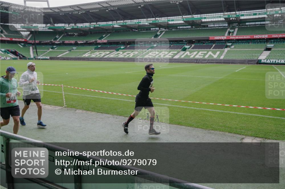 05.10.2025 - 20. swb-Marathon Bremen Michael Burmester http://msf.ph/oto/9279079 05.10.2025 13:00:21 Laufen im Stadion 47, 52, 271, 283, 491, 498, 575, 627, 694, 860, 954, 978, 1017, 1116, 1182, 1471, 1525, 1548, 1606, 1806, 2007, 2504, 2518, 2609, 2745, 2782, 2822, 2866, 2915, 3040, 3104, 3160, 3169, 3177, 3230, 3237, 3293, 3549, 3592, 3605, 3783, 4034, 4035, 4046, 4181, 4202, 4220, 4502, 4592, 4661, 4824, 4879, 5272, 5610, 5627, 5663, 6027, 6057, 6126, 6208, 6389, 6439, 6440, 6523, 6536, 6636, 6674, 6704, 6762, 6881, 7295, 7307, 7537, 7598, 7679, 8258, 8699, 27, 807, 1043 meine-sportfotos.de