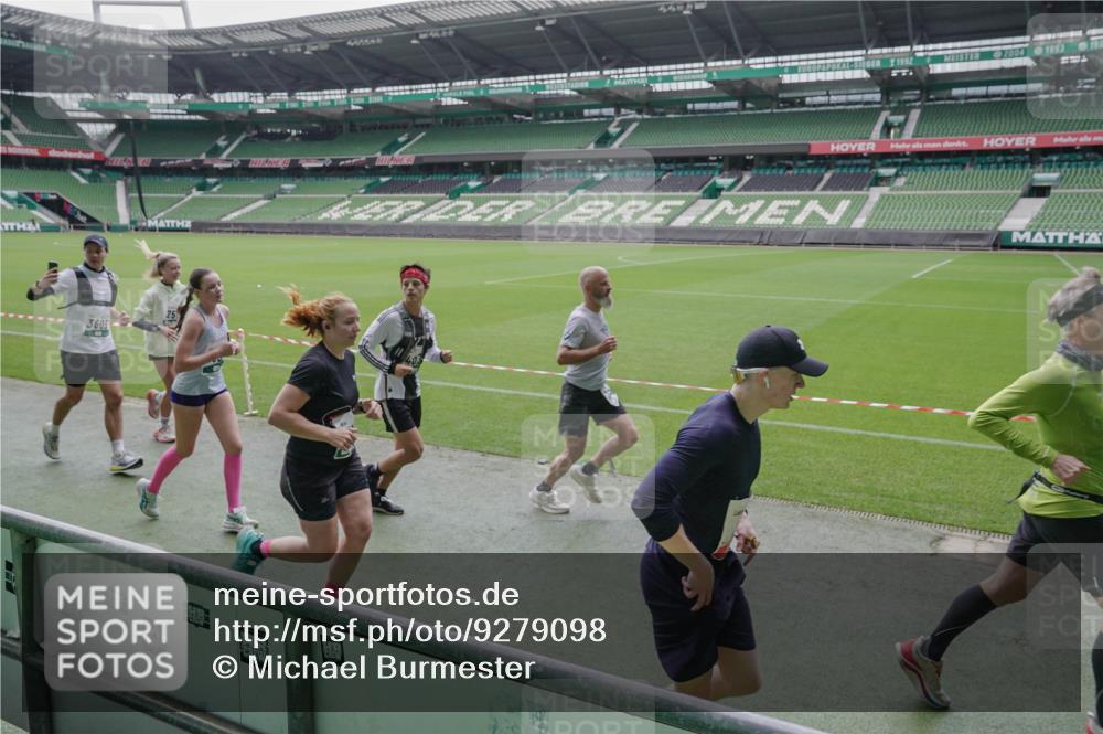 05.10.2025 - 20. swb-Marathon Bremen Michael Burmester http://msf.ph/oto/9279098 05.10.2025 13:00:24 Laufen im Stadion 47, 52, 271, 283, 491, 498, 575, 627, 694, 860, 954, 978, 1017, 1116, 1182, 1471, 1525, 1548, 1606, 1806, 2007, 2504, 2518, 2609, 2745, 2782, 2822, 2866, 2915, 3040, 3104, 3160, 3169, 3177, 3230, 3237, 3293, 3549, 3592, 3605, 3783, 4034, 4035, 4046, 4181, 4202, 4220, 4502, 4592, 4661, 4824, 4879, 5272, 5610, 5627, 5663, 5836, 5841, 6027, 6057, 6126, 6208, 6389, 6439, 6440, 6523, 6536, 6636, 6674, 6704, 6762, 6881, 7295, 7307, 7537, 7598, 7679, 8258, 8699 meine-sportfotos.de