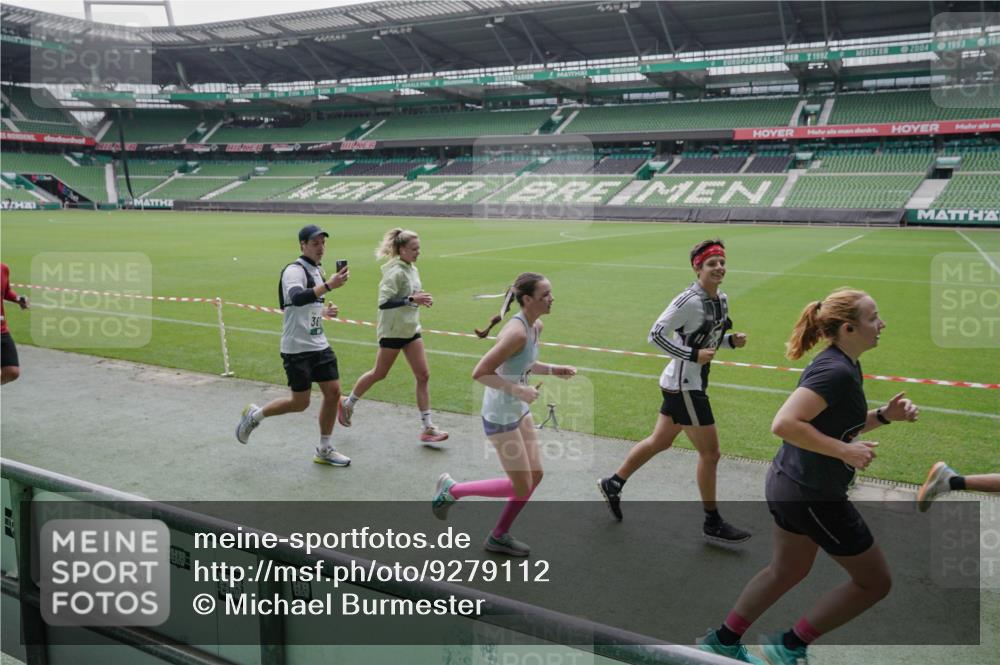 05.10.2025 - 20. swb-Marathon Bremen Michael Burmester http://msf.ph/oto/9279112 05.10.2025 13:00:25 Laufen im Stadion 47, 52, 271, 283, 491, 498, 575, 627, 694, 860, 954, 978, 1017, 1116, 1182, 1471, 1525, 1548, 1606, 1806, 1968, 2007, 2504, 2518, 2609, 2745, 2822, 2866, 2915, 3040, 3104, 3160, 3169, 3177, 3230, 3237, 3293, 3549, 3592, 3605, 3783, 4034, 4035, 4046, 4181, 4202, 4220, 4502, 4592, 4661, 4788, 4824, 4879, 5272, 5610, 5627, 5663, 5836, 5841, 6027, 6057, 6126, 6208, 6389, 6440, 6523, 6536, 6636, 6674, 6704, 6762, 6881, 7295, 7307, 7537, 7598, 7679, 8258, 8699 meine-sportfotos.de
