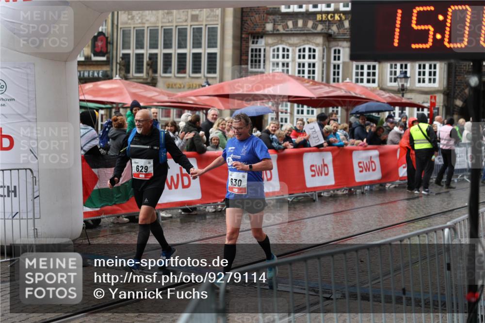 05.10.2025 - 20. swb-Marathon Bremen Yannick Fuchs http://msf.ph/oto/9279114 05.10.2025 15:00:27 Ziel 629, 630 meine-sportfotos.de