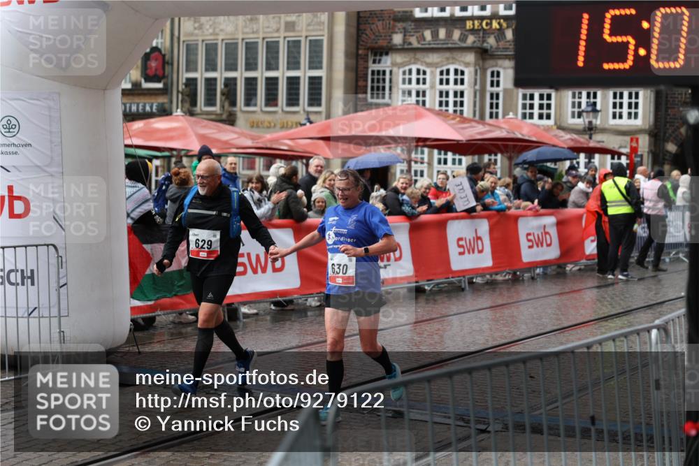 05.10.2025 - 20. swb-Marathon Bremen Yannick Fuchs http://msf.ph/oto/9279122 05.10.2025 15:00:28 Ziel 629, 630 meine-sportfotos.de