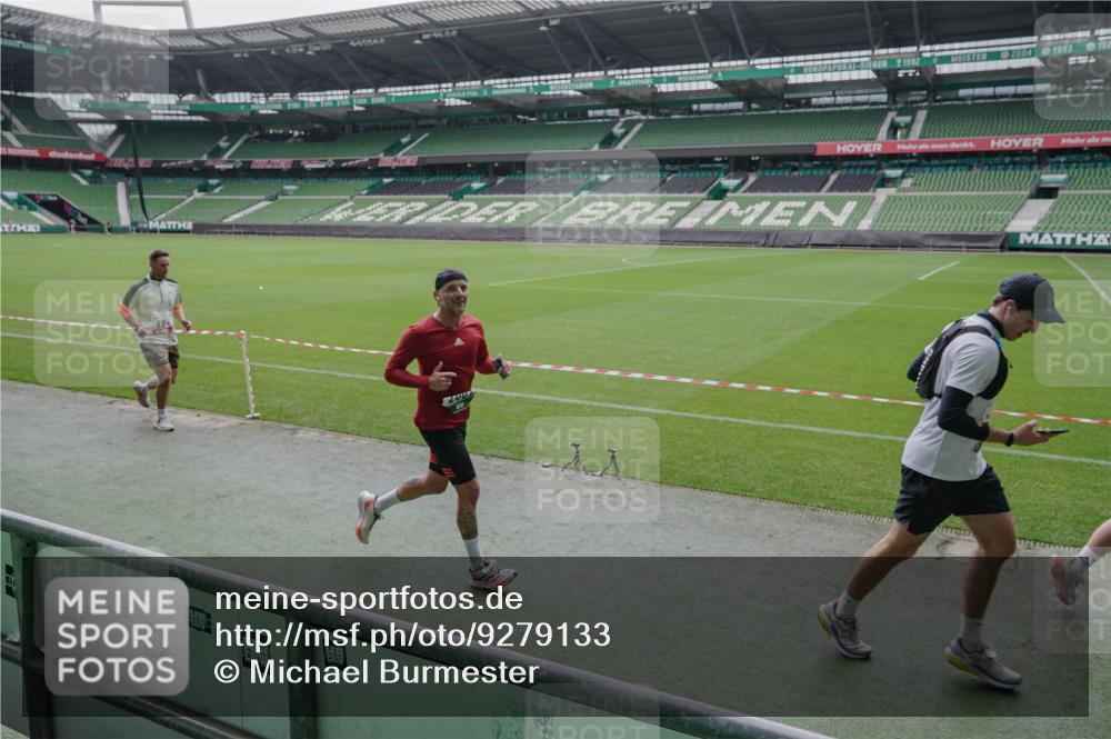 05.10.2025 - 20. swb-Marathon Bremen Michael Burmester http://msf.ph/oto/9279133 05.10.2025 13:00:27 Laufen im Stadion 47, 52, 271, 283, 491, 498, 575, 627, 694, 860, 954, 978, 1017, 1116, 1182, 1471, 1525, 1548, 1606, 1806, 1968, 2007, 2504, 2518, 2609, 2745, 2822, 2915, 3040, 3104, 3160, 3169, 3177, 3230, 3237, 3293, 3549, 3605, 3783, 4034, 4035, 4046, 4181, 4202, 4220, 4502, 4592, 4661, 4788, 4824, 4879, 5183, 5272, 5329, 5610, 5627, 5663, 5836, 5841, 6027, 6057, 6126, 6208, 6389, 6440, 6523, 6536, 6636, 6674, 6704, 6762, 6881, 7295, 7307, 7537, 7598, 7679, 8258, 8699 meine-sportfotos.de