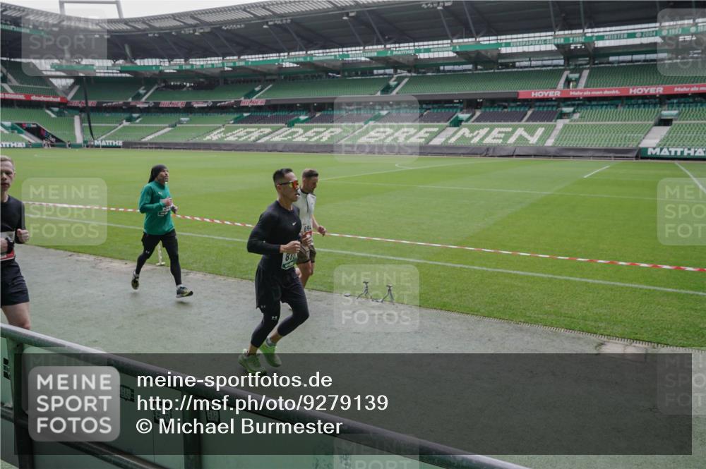 05.10.2025 - 20. swb-Marathon Bremen Michael Burmester http://msf.ph/oto/9279139 05.10.2025 13:00:28 Laufen im Stadion 47, 52, 271, 283, 491, 498, 575, 627, 694, 860, 954, 978, 1017, 1116, 1182, 1423, 1471, 1525, 1548, 1606, 1806, 1968, 2007, 2504, 2518, 2609, 2745, 2806, 2822, 2915, 3040, 3104, 3160, 3169, 3177, 3230, 3237, 3293, 3549, 3605, 3783, 4034, 4035, 4046, 4181, 4202, 4216, 4220, 4502, 4592, 4661, 4788, 4824, 4879, 5183, 5272, 5329, 5610, 5627, 5663, 5836, 5841, 6027, 6057, 6126, 6208, 6389, 6440, 6523, 6536, 6636, 6674, 6704, 6762, 6881, 7295, 7307, 7537, 7598, 7679, 8258 meine-sportfotos.de