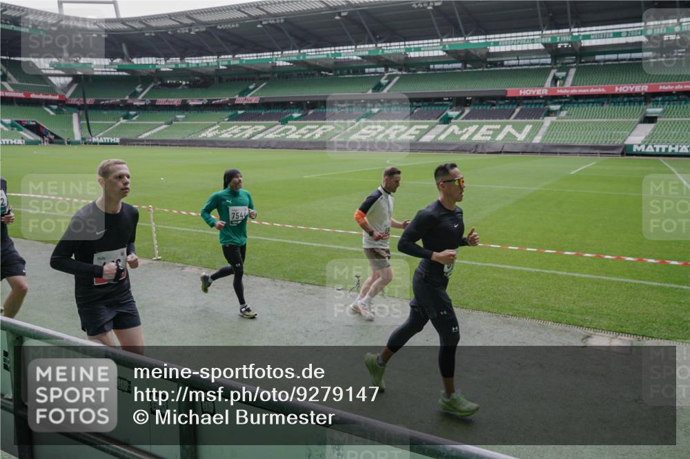05.10.2025 - 20. swb-Marathon Bremen Michael Burmester http://msf.ph/oto/9279147 05.10.2025 13:00:29 Laufen im Stadion 47, 52, 271, 283, 491, 498, 575, 627, 694, 860, 954, 978, 1017, 1116, 1182, 1423, 1471, 1525, 1548, 1606, 1806, 1968, 2007, 2504, 2518, 2609, 2668, 2745, 2806, 2822, 2915, 3040, 3104, 3160, 3169, 3177, 3230, 3237, 3293, 3549, 3605, 3783, 4034, 4035, 4046, 4181, 4202, 4216, 4220, 4502, 4592, 4661, 4788, 4824, 4879, 5183, 5272, 5329, 5610, 5627, 5663, 5836, 5841, 6027, 6057, 6126, 6208, 6389, 6440, 6523, 6536, 6636, 6674, 6704, 6762, 6881, 7295, 7307, 7537, 7598, 7679, 8258 meine-sportfotos.de